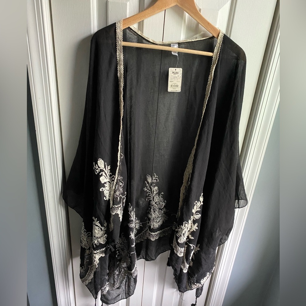 Mudd Juniors Black Floral Embroidered Kimono Topper One size NWT Boho Indie